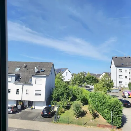 Bei Pina - Schoene Dachgeschosswohnung Nahe Duesseldorf