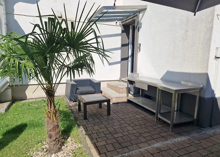 Bei Pina - Schoene Dachgeschosswohnung Nahe Duesseldorf Διαμέρισμα Σόλινγκεν